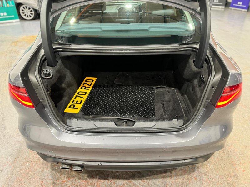 JAGUAR XE