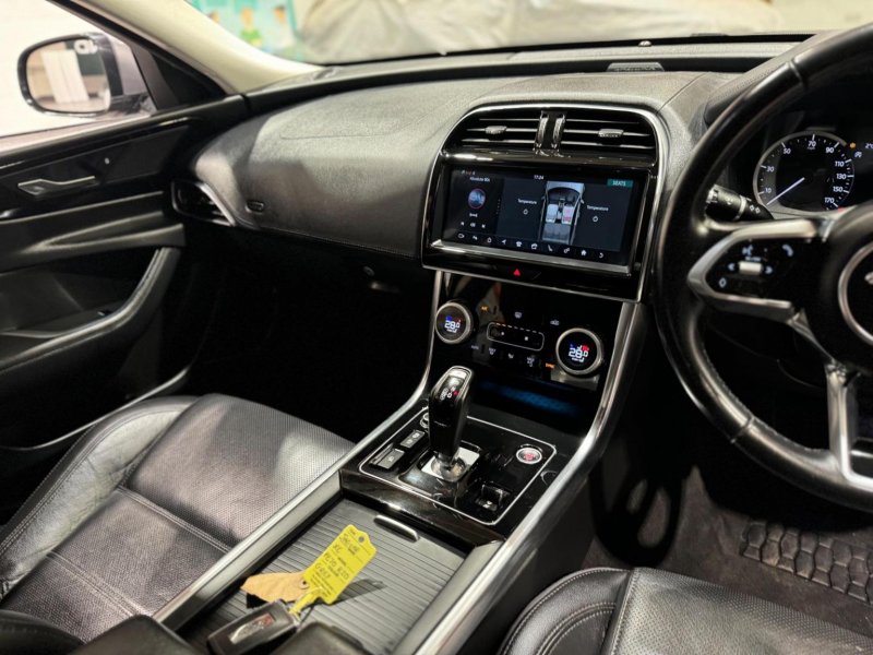 JAGUAR XE