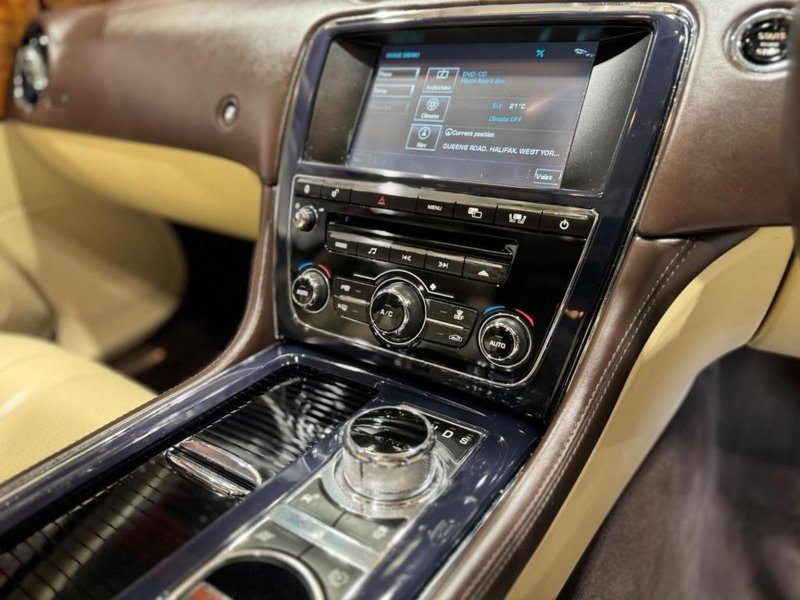 JAGUAR XJ