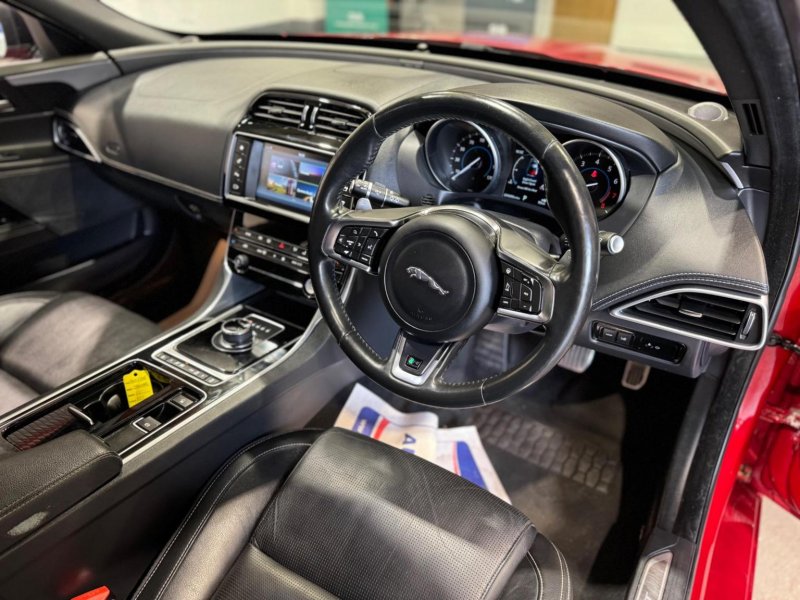 JAGUAR XE
