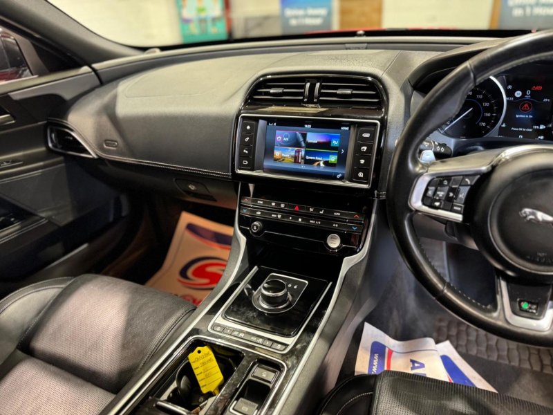 JAGUAR XE