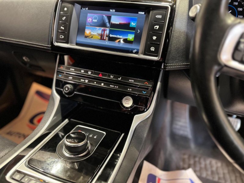 JAGUAR XE