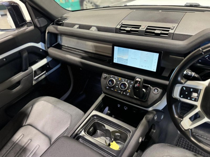 LAND ROVER DEFENDER 110
