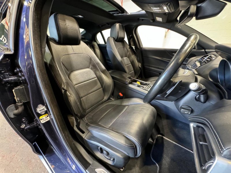 JAGUAR XE