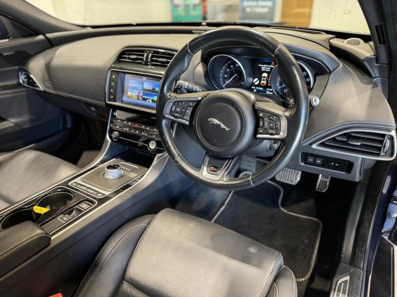 JAGUAR XE