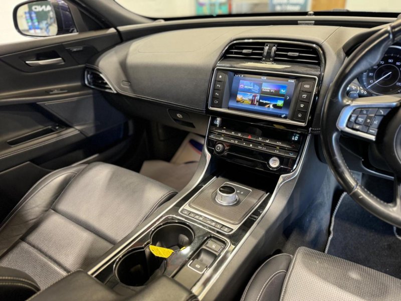 JAGUAR XE