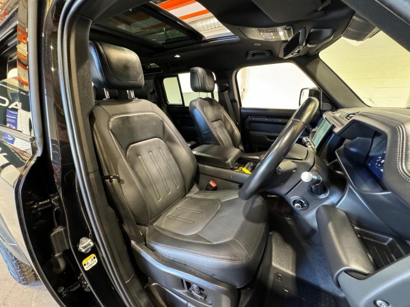LAND ROVER DEFENDER 110