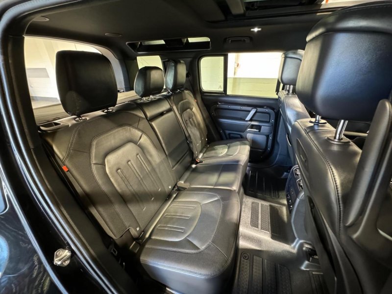 LAND ROVER DEFENDER 110