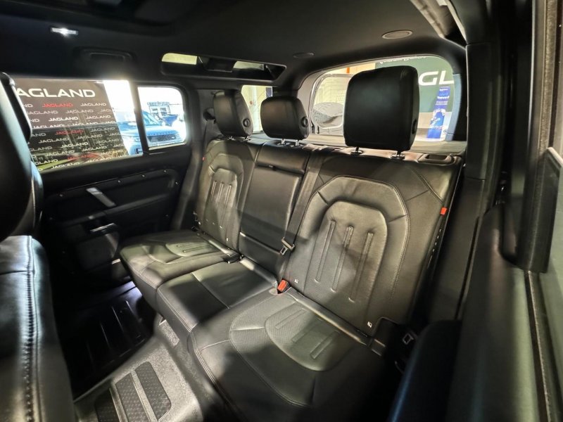 LAND ROVER DEFENDER 110