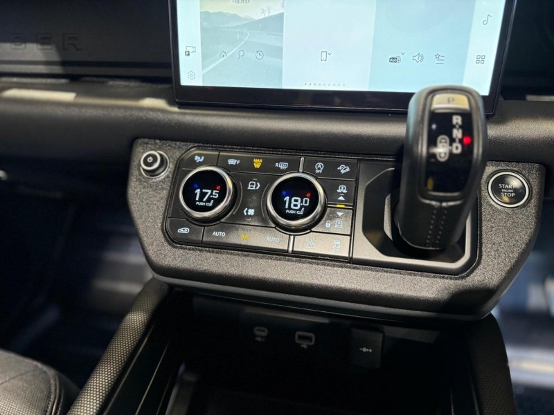 LAND ROVER DEFENDER 110